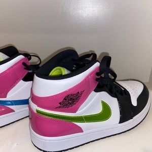 Air Jordan 1 mid SE